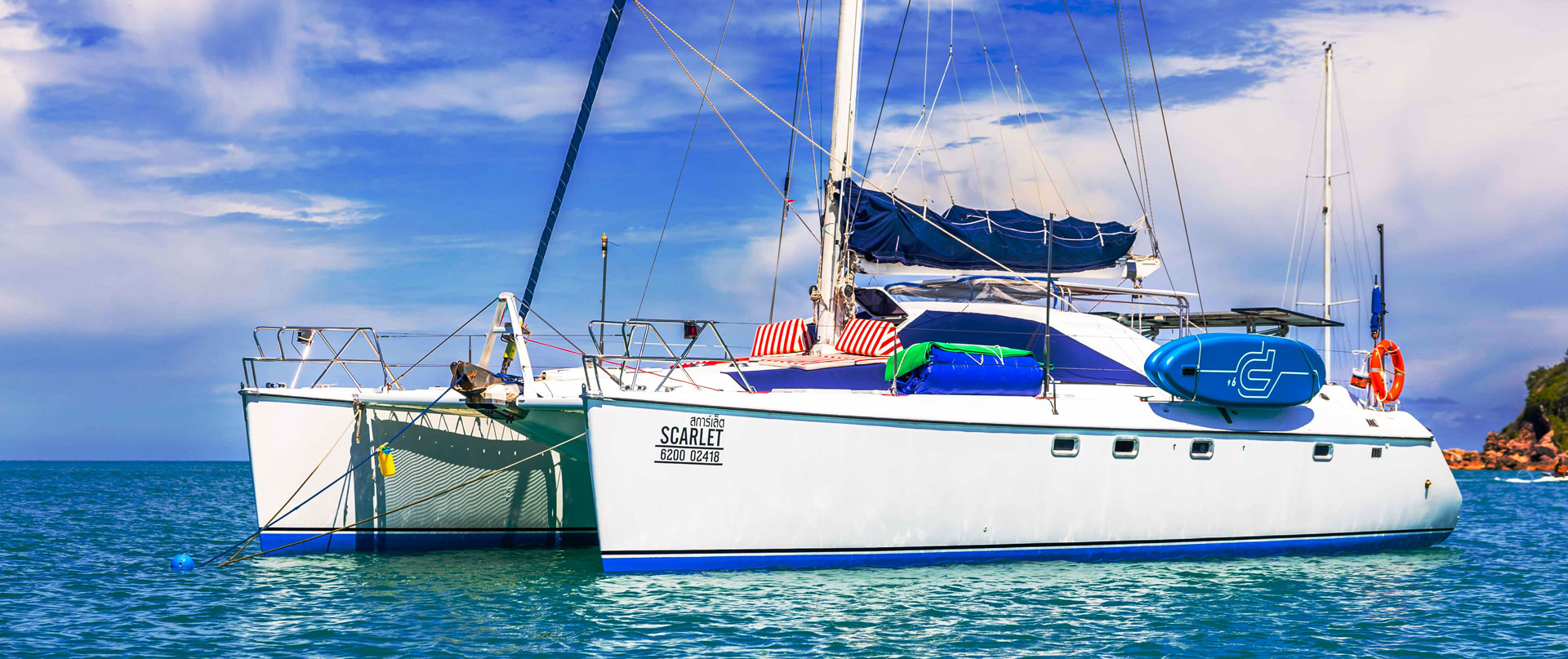 sailing-catamaran-scarlet