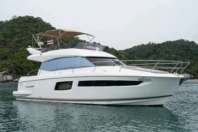 Elle Private Luxury Motor Yacht Charter